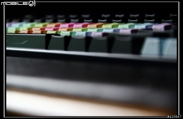 i KBC PBT 鍵帽 (重彩 6色 側刻 綠色方向鍵、混彩 6色 側刻 藍色方向鍵)