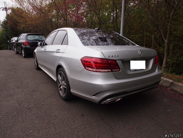 停車場的E400 AMG外觀套件