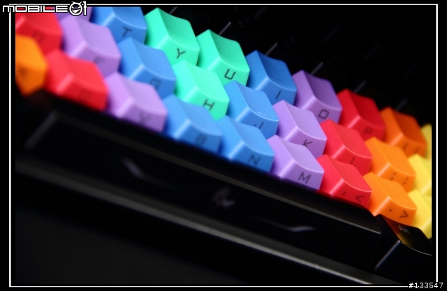 i KBC PBT 鍵帽 (重彩 6色 側刻 綠色方向鍵、混彩 6色 側刻 藍色方向鍵)