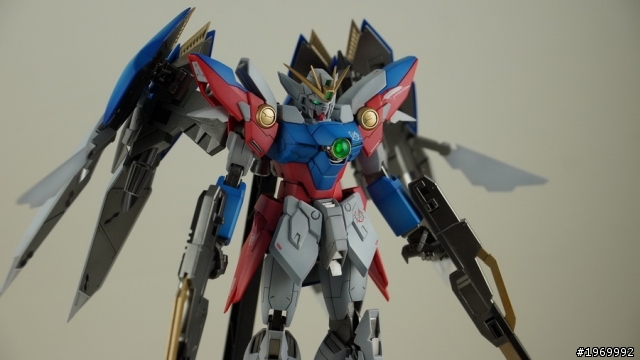 MG 飛翼0 淺色系與鮮豔配色