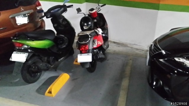 關於社區汽車位停機車導致別人的車很難進出該如何?