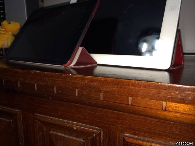 我想找一款能站穩的case