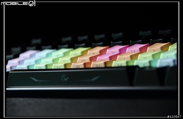 i KBC PBT 鍵帽 (重彩 6色 側刻 綠色方向鍵、混彩 6色 側刻 藍色方向鍵)