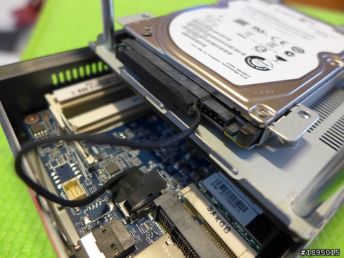 [簡單開箱] 敗入與我家玄鳳粉圓一樣大小的微型電腦－技嘉Brix I3 HasWell 準系統