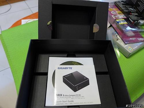 [簡單開箱] 敗入與我家玄鳳粉圓一樣大小的微型電腦－技嘉Brix I3 HasWell 準系統