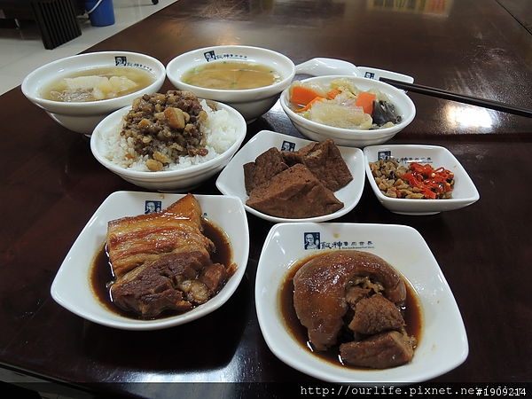 台中北區．價平味美的古早五香爌肉飯