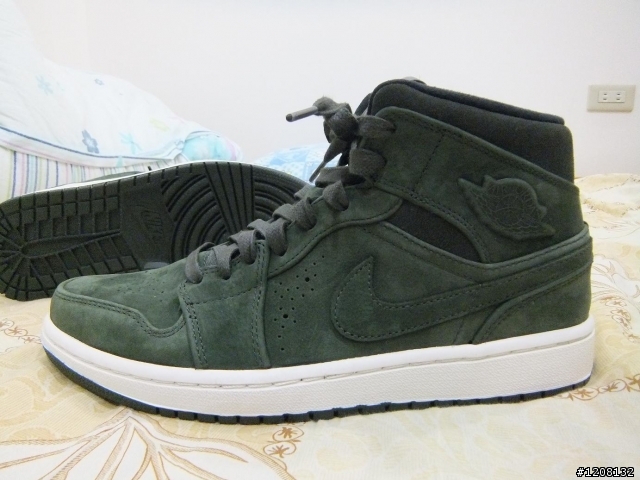 分享： AIR JORDAN 1 仿舊軍綠皮革款