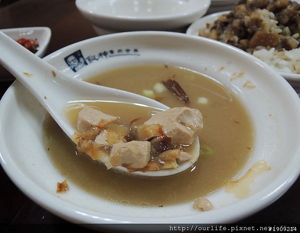台中北區．價平味美的古早五香爌肉飯