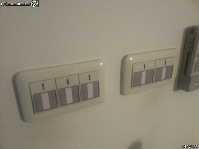 電燈開關裡面的彈簧片