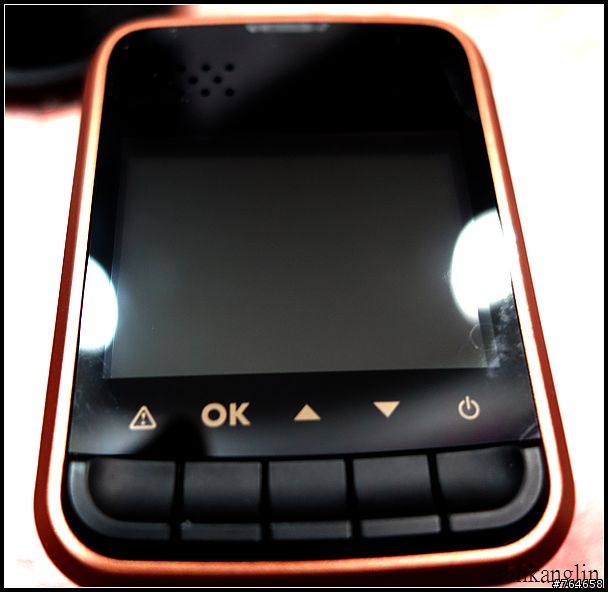開箱 大通 DV-2100行車記錄器