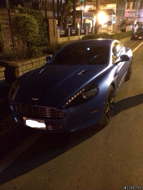 巧遇消光藍Aston Martin Rapide