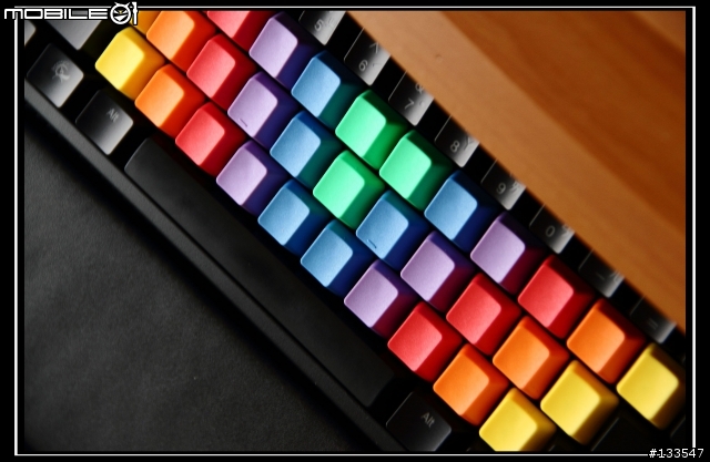 i KBC PBT 鍵帽 (重彩 6色 側刻 綠色方向鍵、混彩 6色 側刻 藍色方向鍵)