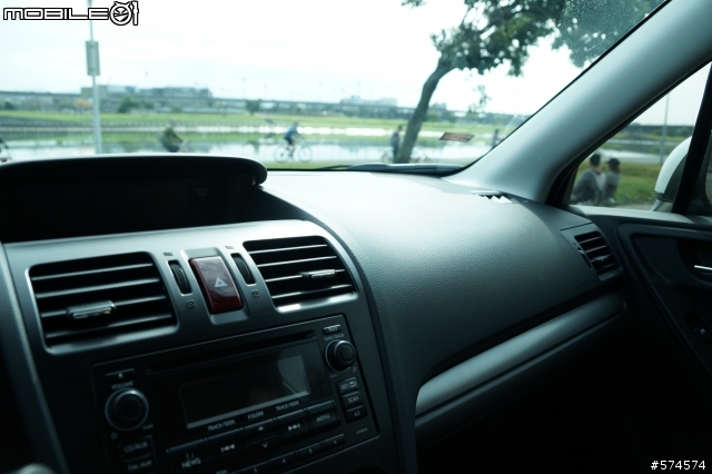 小小的開箱紀念~2014 forester 2.0 i  elegant(2/22增加內裝圖片)