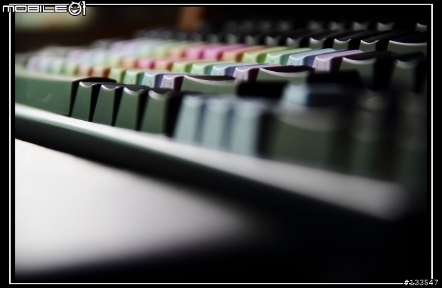 i KBC PBT 鍵帽 (重彩 6色 側刻 綠色方向鍵、混彩 6色 側刻 藍色方向鍵)