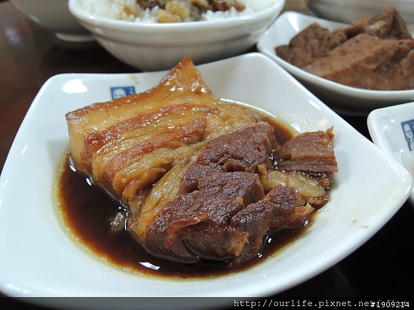 台中北區．價平味美的古早五香爌肉飯