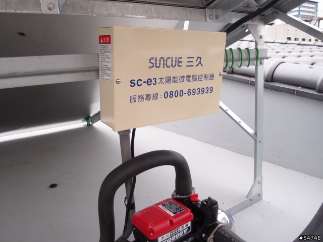 今天終於裝了太陽能熱水器了