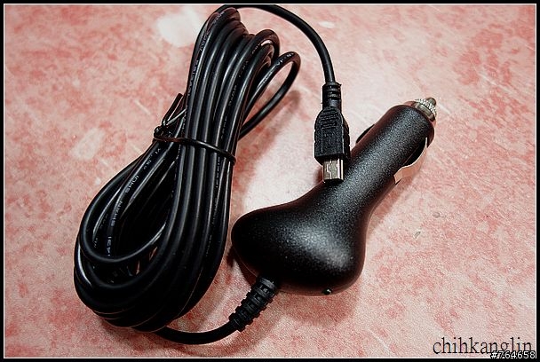 開箱 大通 DV-2100行車記錄器