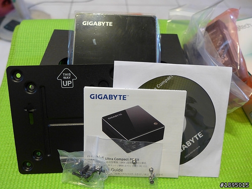 [簡單開箱] 敗入與我家玄鳳粉圓一樣大小的微型電腦－技嘉Brix I3 HasWell 準系統