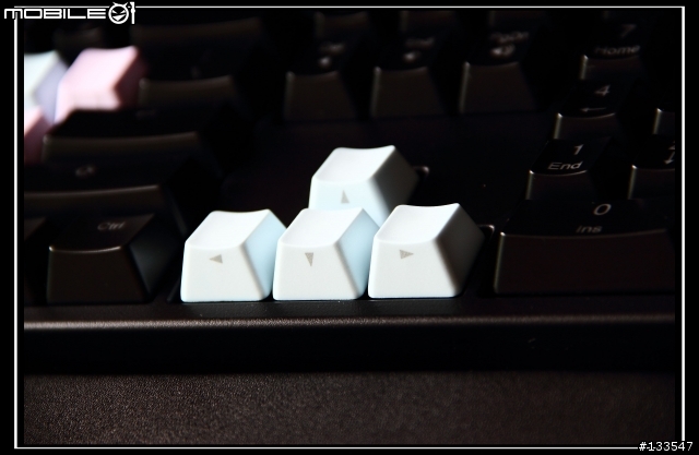 i KBC PBT 鍵帽 (重彩 6色 側刻 綠色方向鍵、混彩 6色 側刻 藍色方向鍵)