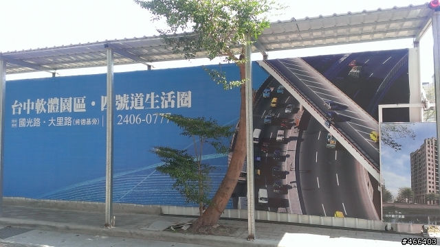 建商廣告圖片怪怪的，不太像台灣道路
