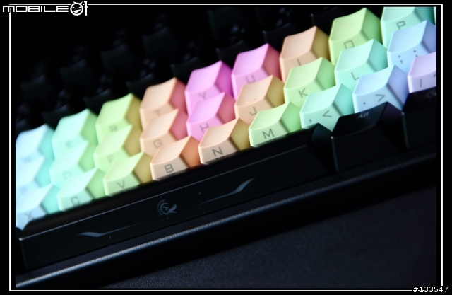 i KBC PBT 鍵帽 (重彩 6色 側刻 綠色方向鍵、混彩 6色 側刻 藍色方向鍵)