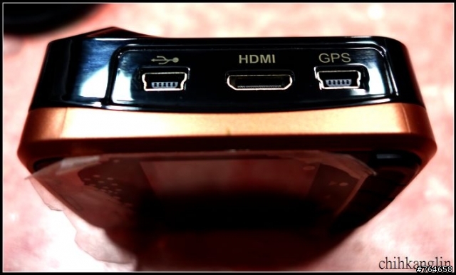 開箱 大通 DV-2100行車記錄器