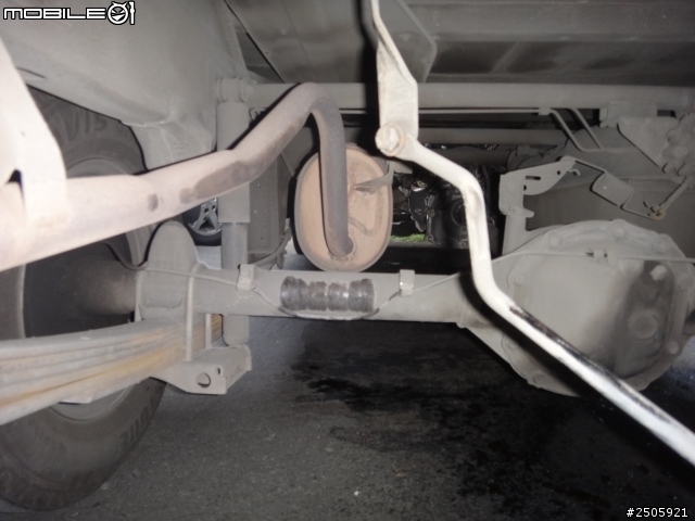 發財車備胎噴掉....