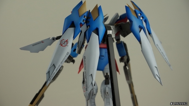 MG 飛翼0 淺色系與鮮豔配色