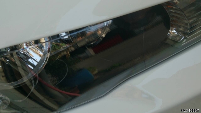 [車燈破裂] 洗車時不慎噴到3M去柏油劑會這出現這種情況?