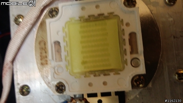 如何查詢LED投影機燈泡瓦素？有圖片