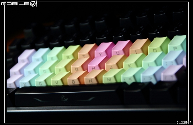 i KBC PBT 鍵帽 (重彩 6色 側刻 綠色方向鍵、混彩 6色 側刻 藍色方向鍵)