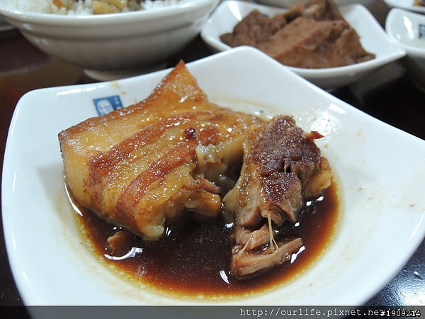 台中北區．價平味美的古早五香爌肉飯
