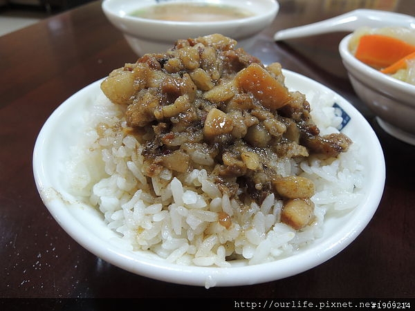 台中北區．價平味美的古早五香爌肉飯