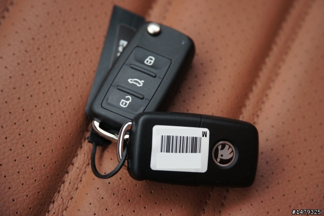 正2014年 SKODA FABIA 1.2TSI～開箱文