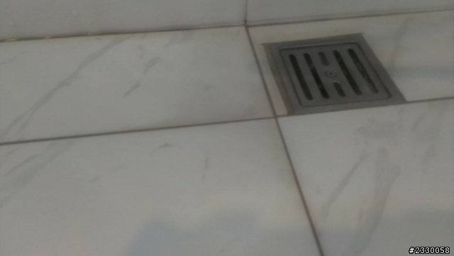 廁所淋浴間地磚發黑 ! 馬桶地磚蓬起處理方式!?