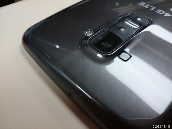 [開箱]裸機者最愛 彎曲螢幕背蓋防刮LG G Flex初登場