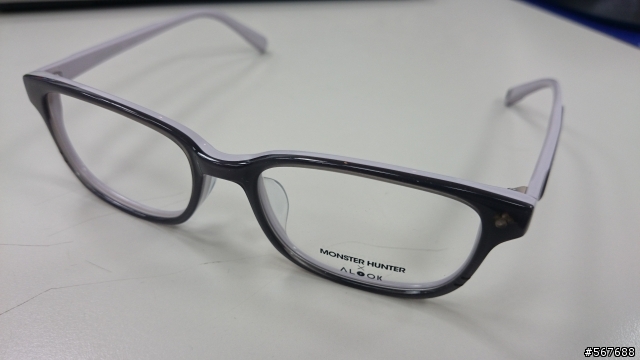 ALOOK 之 魔物獵人 之 艾路貓~~限量眼鏡~~之開箱文~