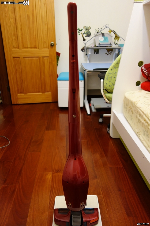 [開箱文] 伊萊克斯 完美管家第四代二合一鋰電充電吸塵器(ZB3012)