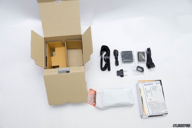 SONY α6000 畫質更好 對焦更快  α6000Z開箱報告