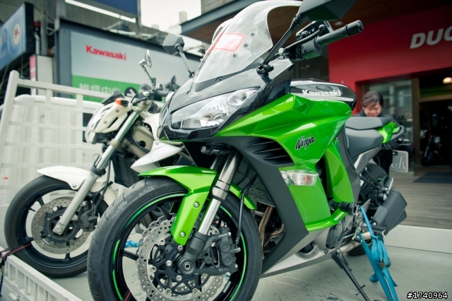 Kawasaki Ninja Z1000SX 開箱!! [警告：圖多慎入]