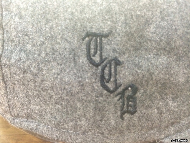 有人可以幫我看看這頂supreme真假嗎？