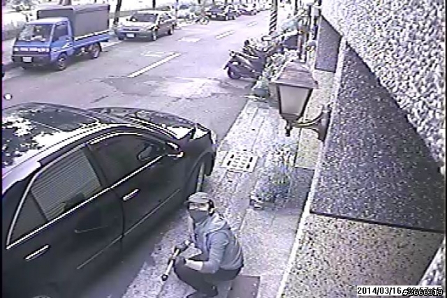 高雄 楠梓 右昌  失竊 civic 8代  公佈偷賊照片 ( 楠梓 偷車 解體 )