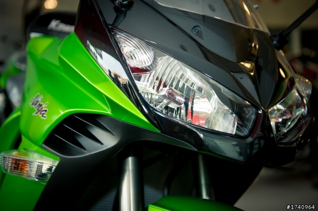 Kawasaki Ninja Z1000SX 開箱!! [警告：圖多慎入]