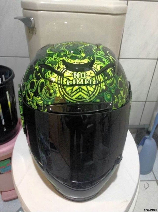 馬桶上的開箱文: ICON airmada Britton