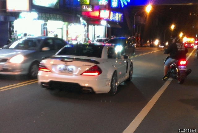 請問這台型號是 ??