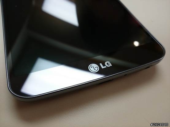 [開箱]裸機者最愛 彎曲螢幕背蓋防刮LG G Flex初登場