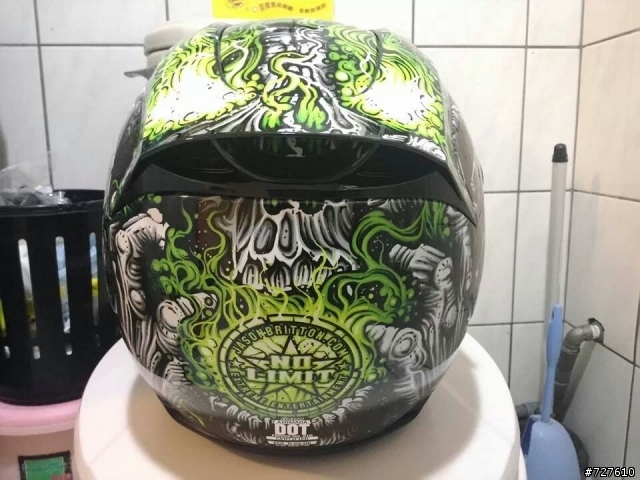 馬桶上的開箱文: ICON airmada Britton