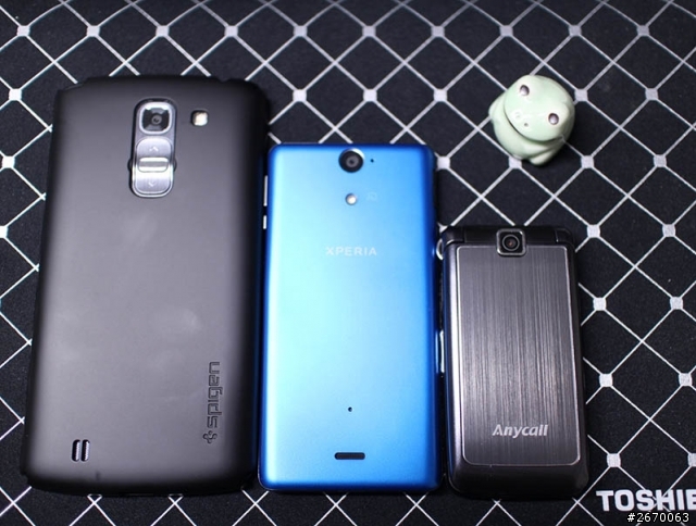 4月6號 更新 紫色 Z1 比較 LG  G PRO2 黑色 開箱 NOTE3 SONY Xperia V 的 螢幕 比較心得 圖很多