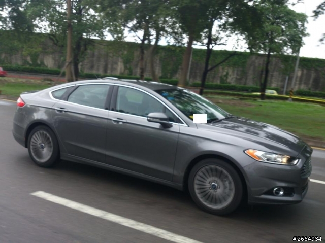 台灣尚未大改款的福特 Mondeo 環河北路慘活逮 圖多無碼