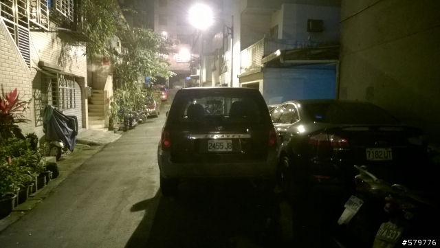 半夜人少，所以小巷子就能並排停車嗎
